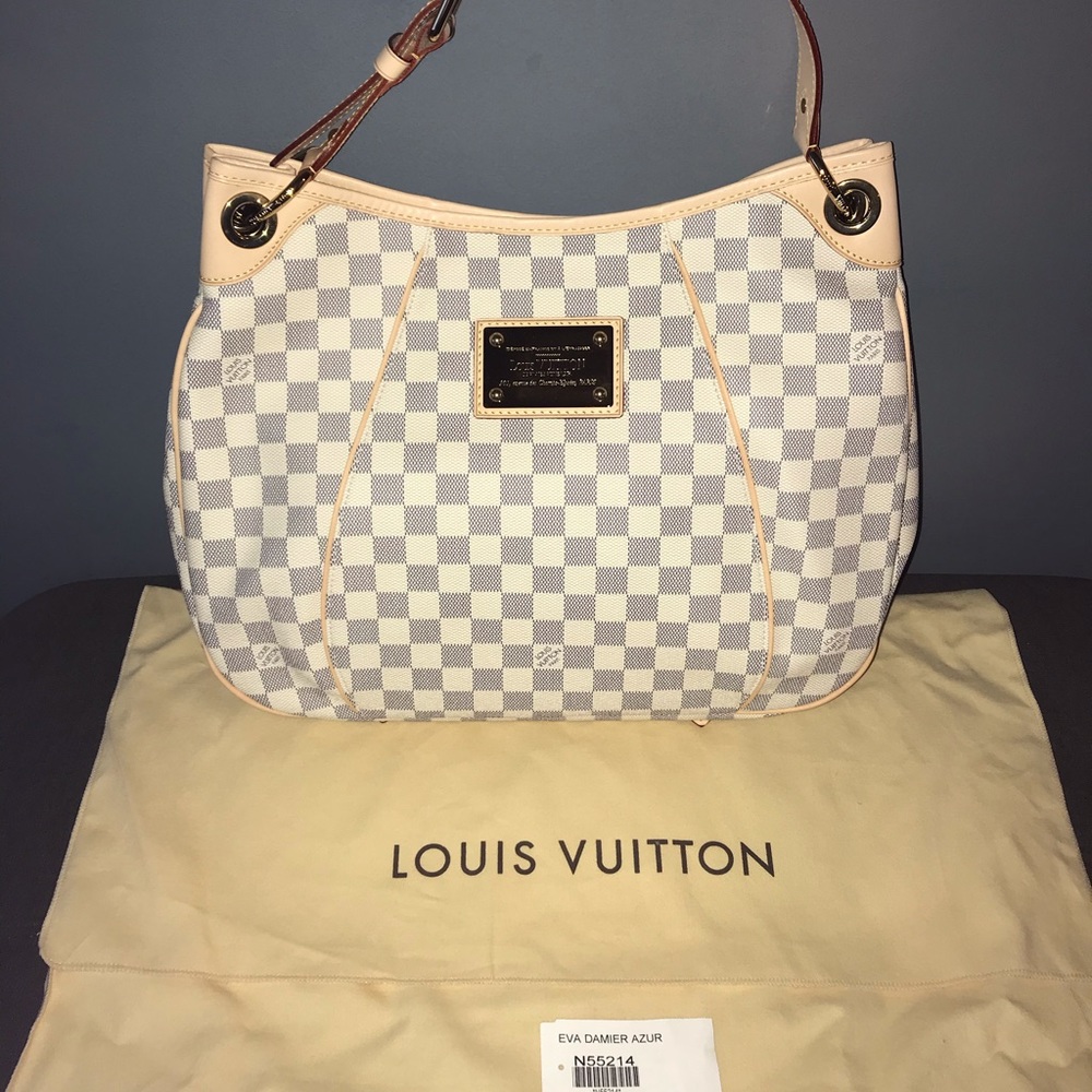 •Louis Vuitton tote•